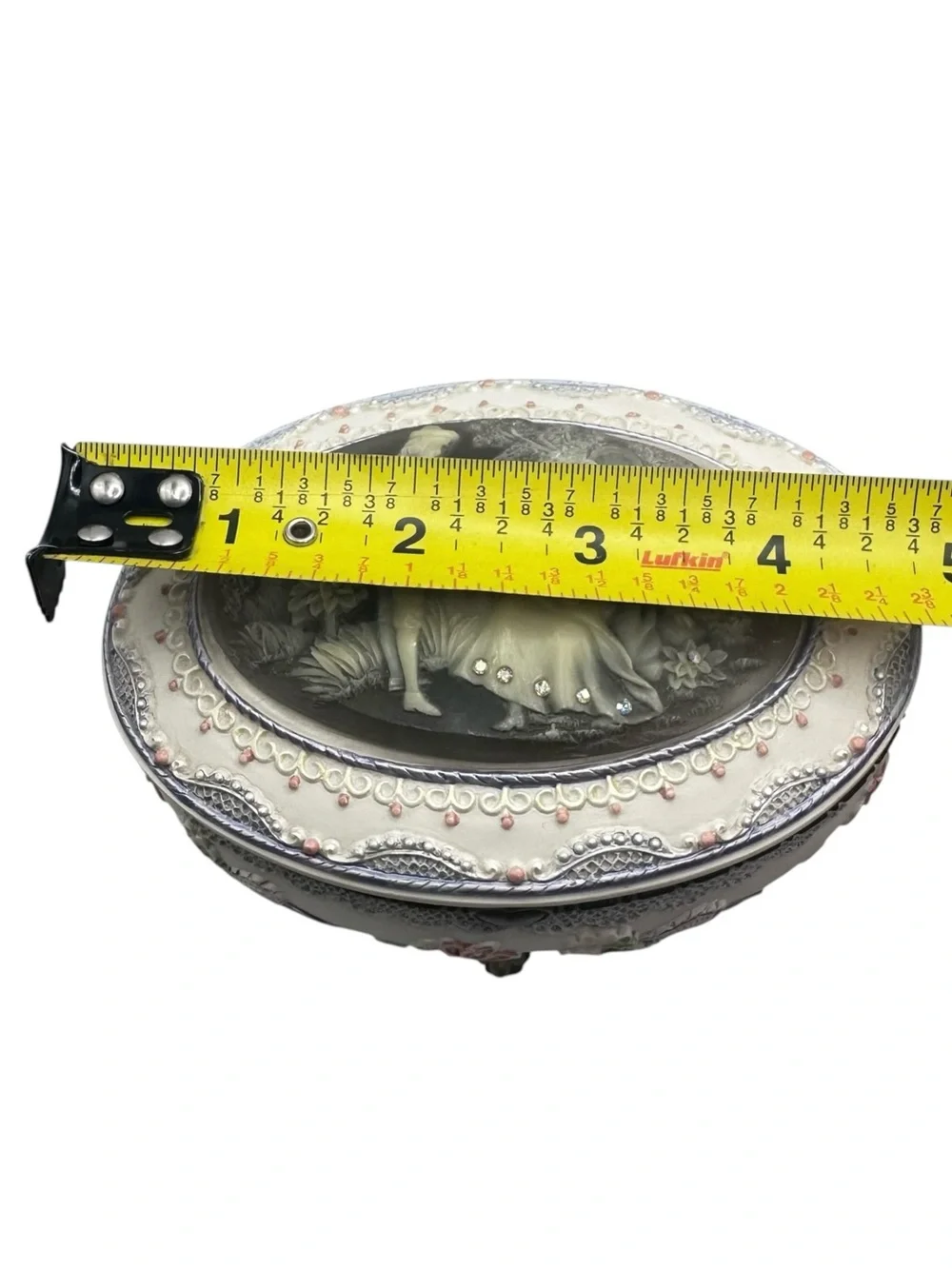 Vintage-Inspired Oval Trinket Music Jewelry Box with Cameo Scene - Cream & Black
